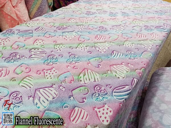 Flannel Fluorescente Corazones #2