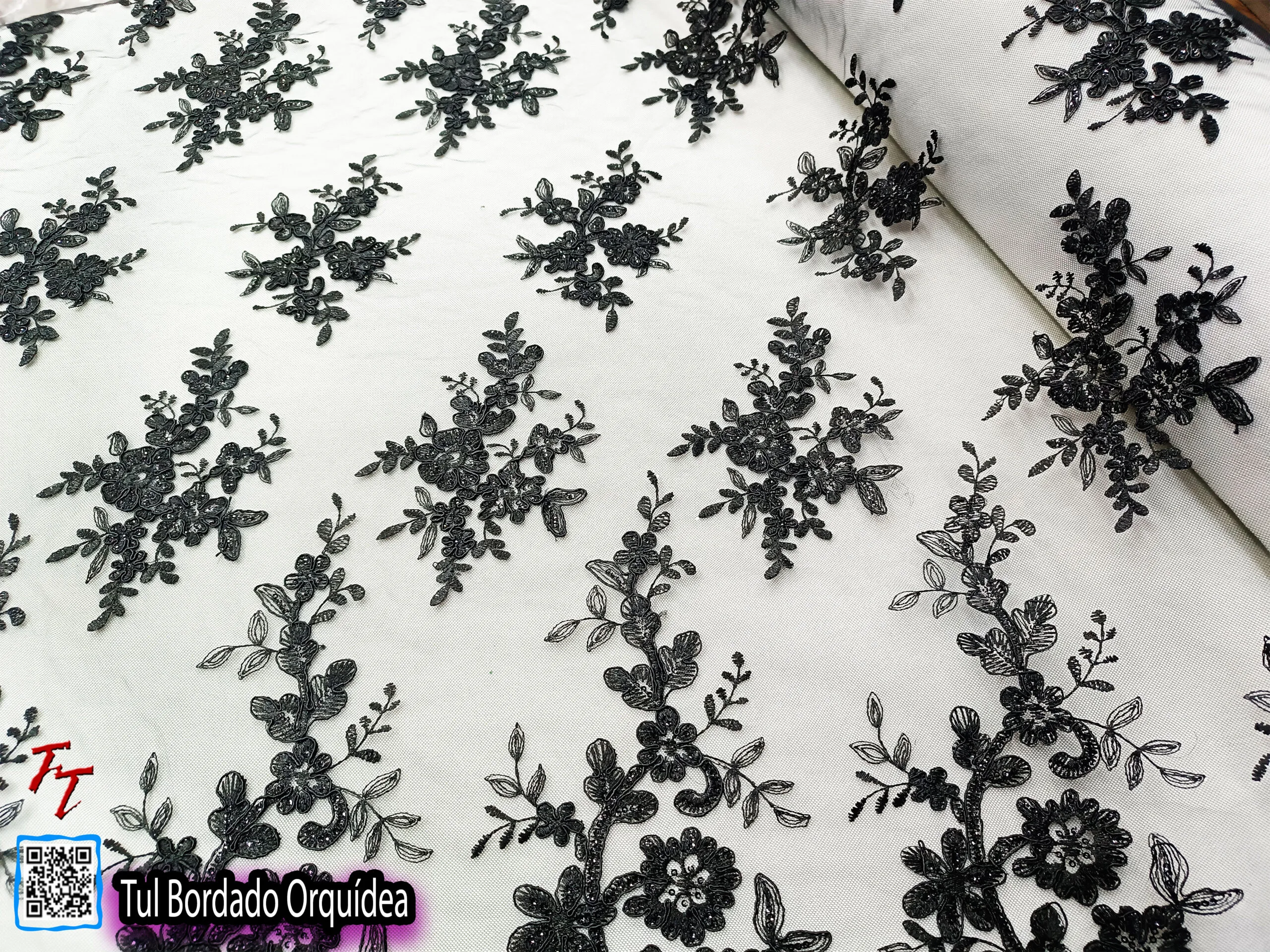 Tul bordado orquídea | Negro